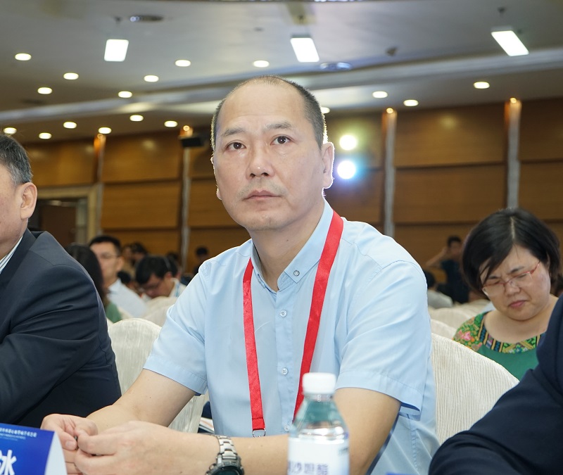 张亚冰.jpg