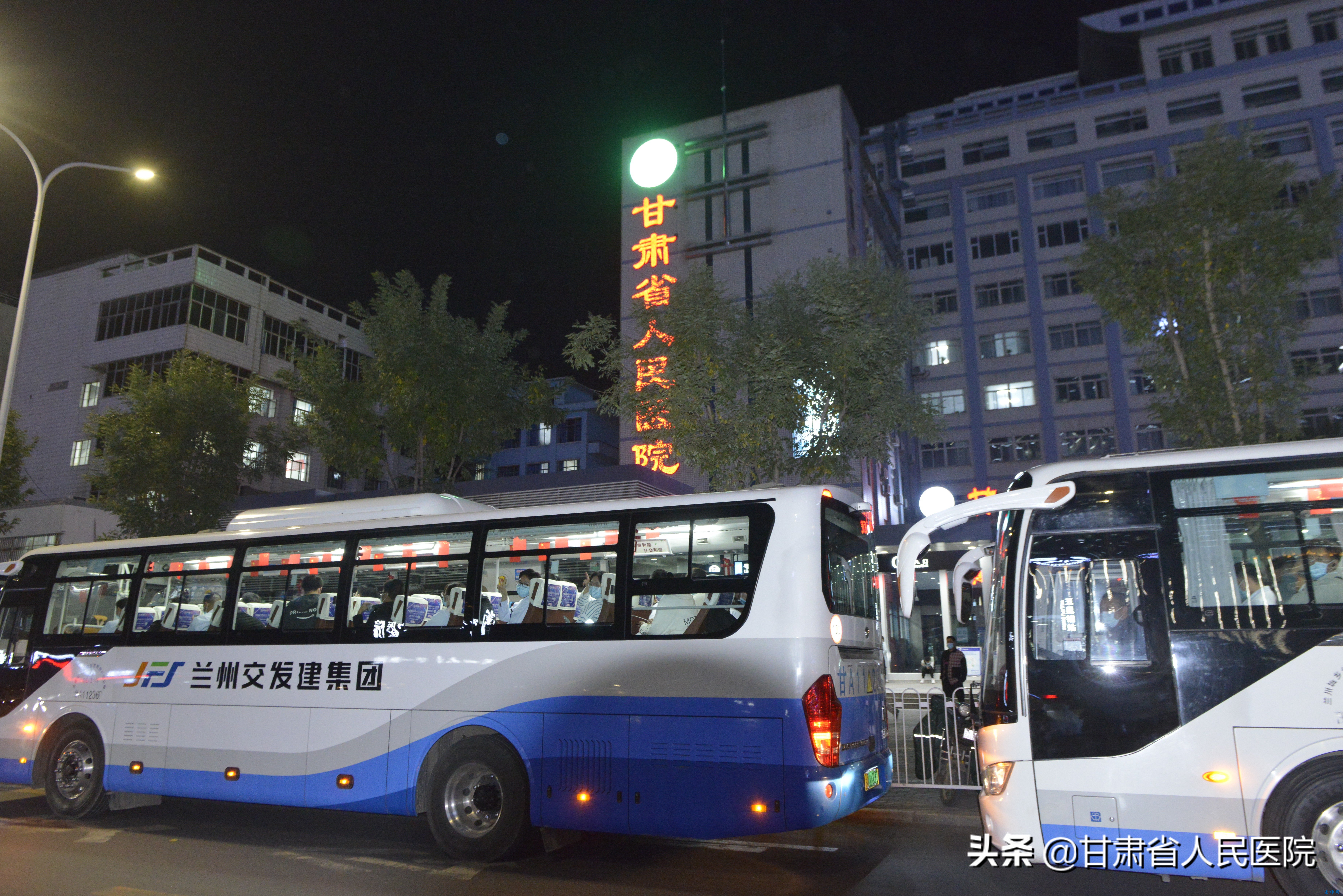 紧急驰援 冲锋在前——甘肃省人民医院抽调500余名医务人员开展重点人群核酸检测