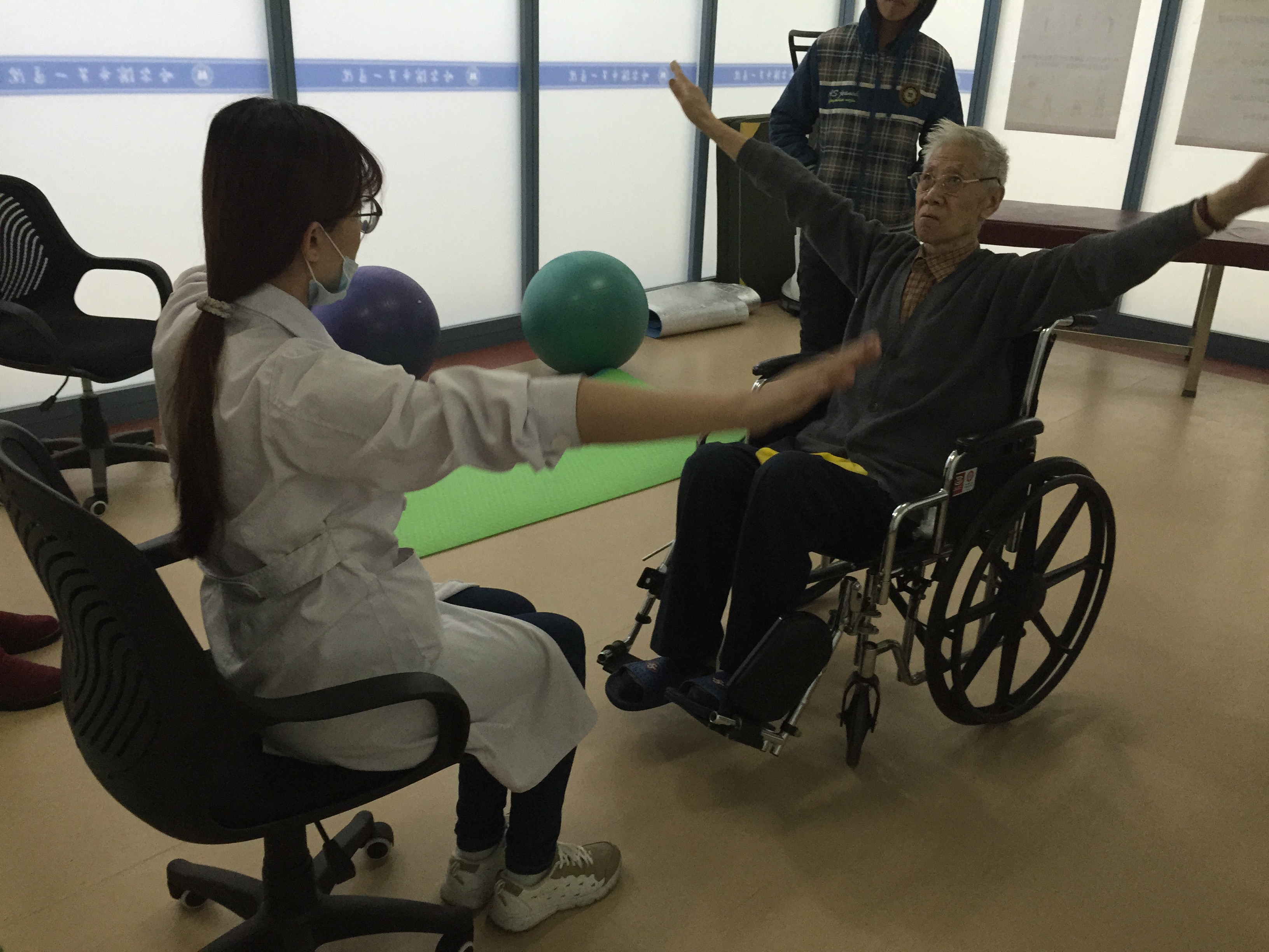 心血管疾病患者运动康复治疗中.jpg