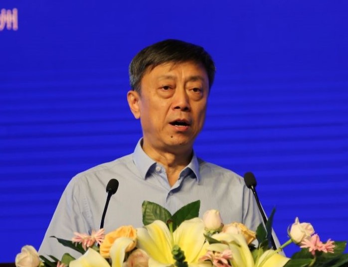 黄伟3.jpg