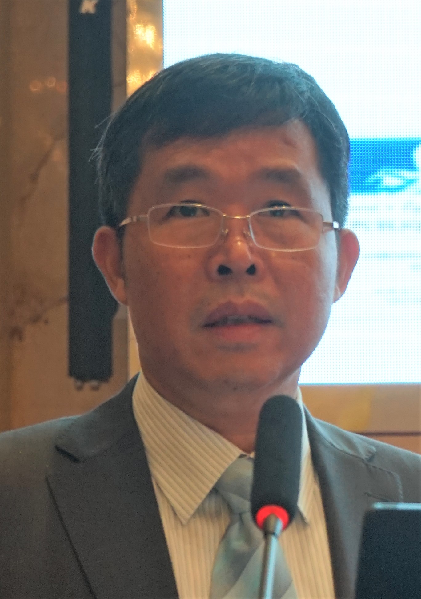 雷正龙副局长.jpg