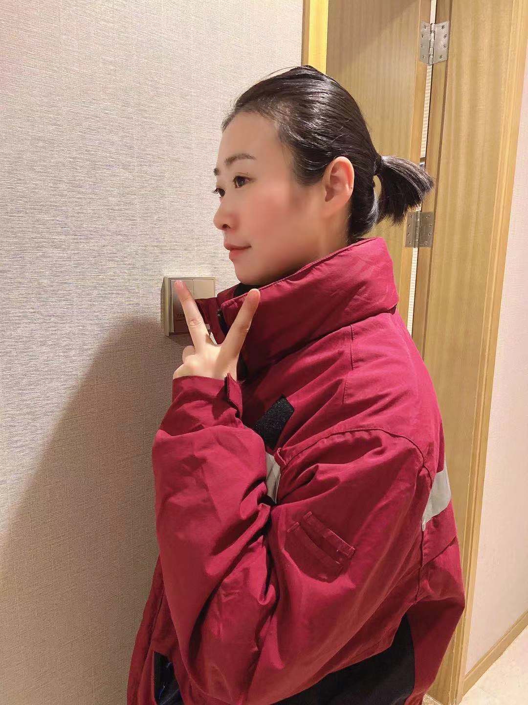 剪完短发的谢惠芳护士.jpg