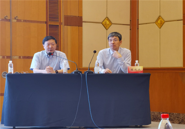 第二阶段专题报告主持人王广发教授和陈成水教授.png