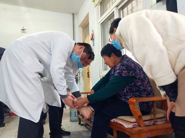 专家现场会诊_副本.jpg