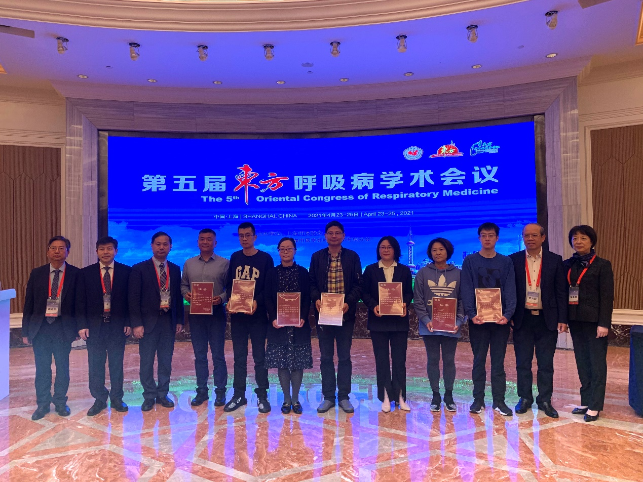 2020年完成基层呼吸规范化建设的21家社区医疗机构授牌仪式.png