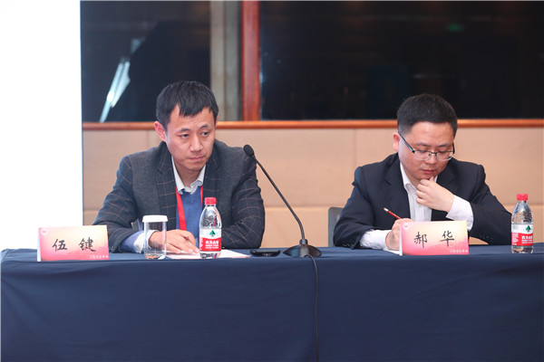 郝华教授和伍健教授主持.jpg