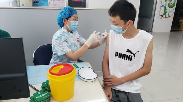 起凤镇中心卫生院接种现场2_副本.jpg