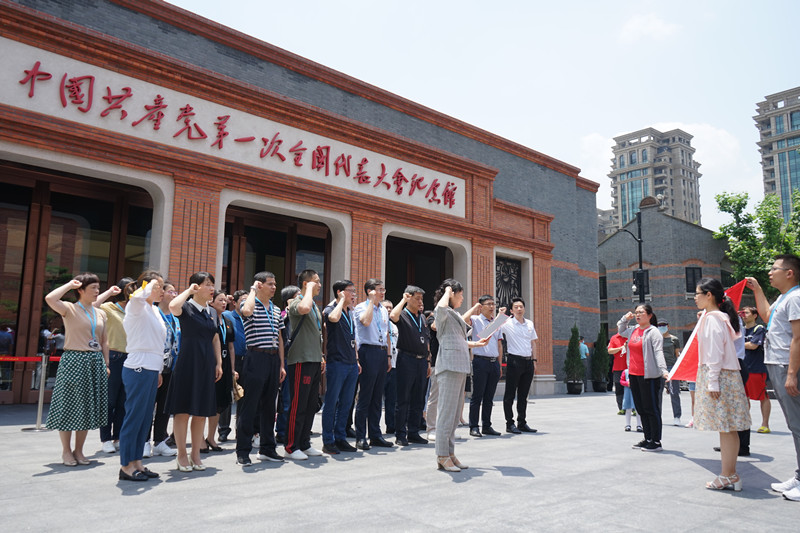 在中共一大会址开展党史学习教育实践教学.jpg