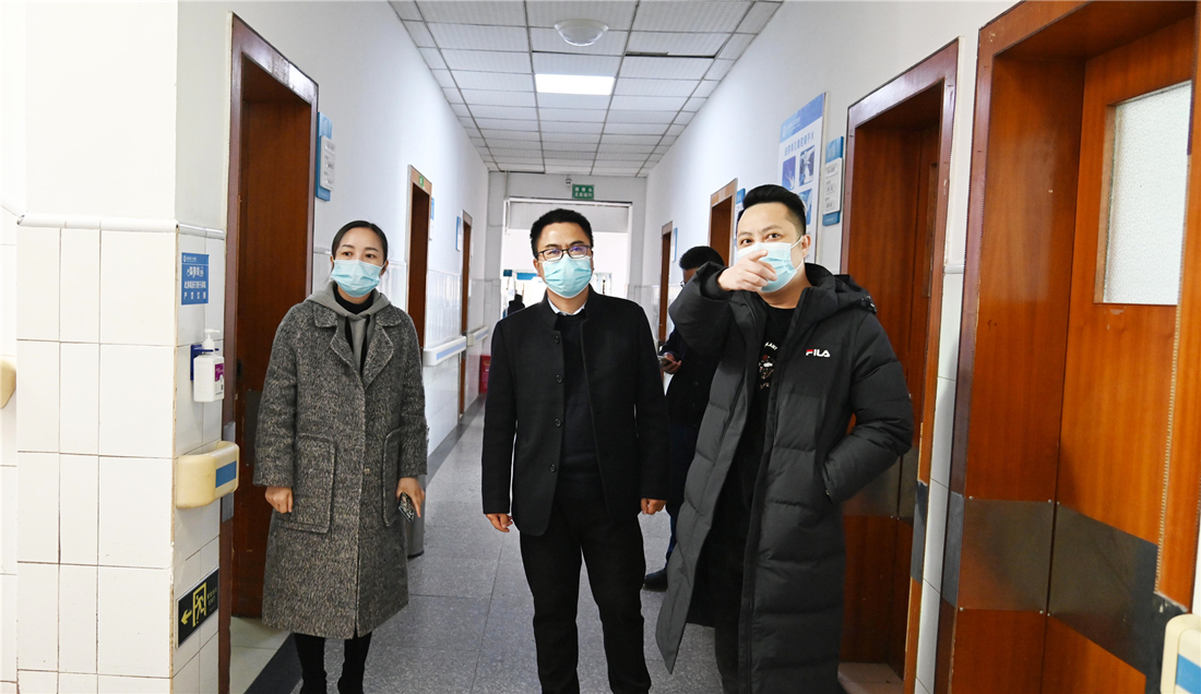 1124 县卫健局副局长范忠建到县三医院督查疫情防控工作_副本.jpg