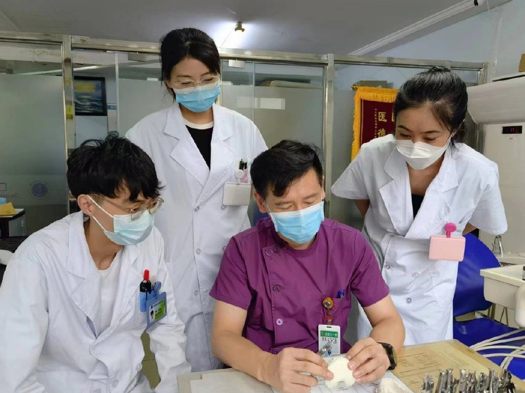 口腔多学科集体“发力”及早把埋伏牙“拯救”出来