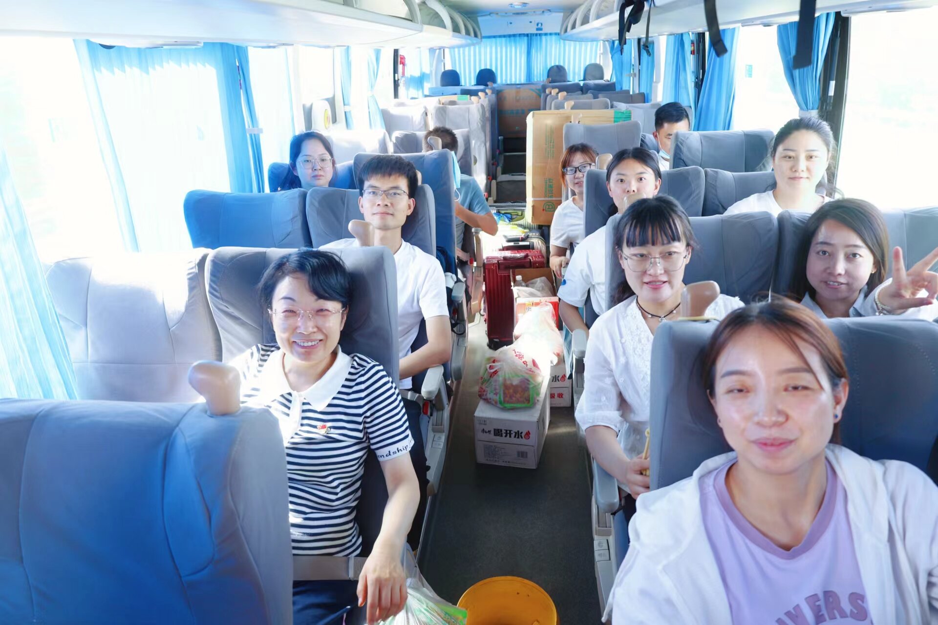 她们是与病毒“零距离”赛跑的“侦察兵”——一起走进酒钢医院两名赴兰支援核酸检测工作的检验战士 (11)_proc.jpg