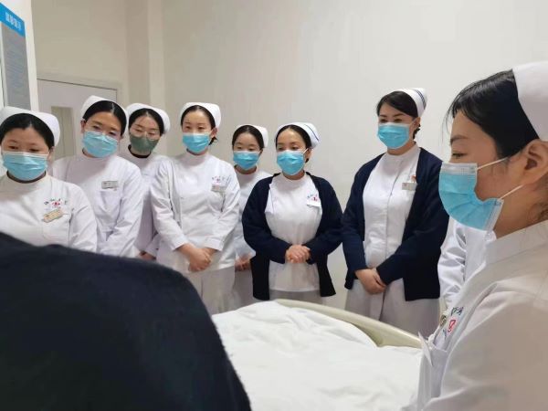 【倾心聚力为病患】多学科团队护理查房——打破专业界限（1）.jpg