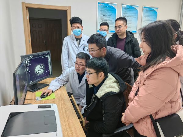 【促交流 共成长】甘肃省肿瘤医院肿瘤放射治疗质量控制中心专家组到酒钢医院放疗科进行放射治疗专项检查（3）.jpg