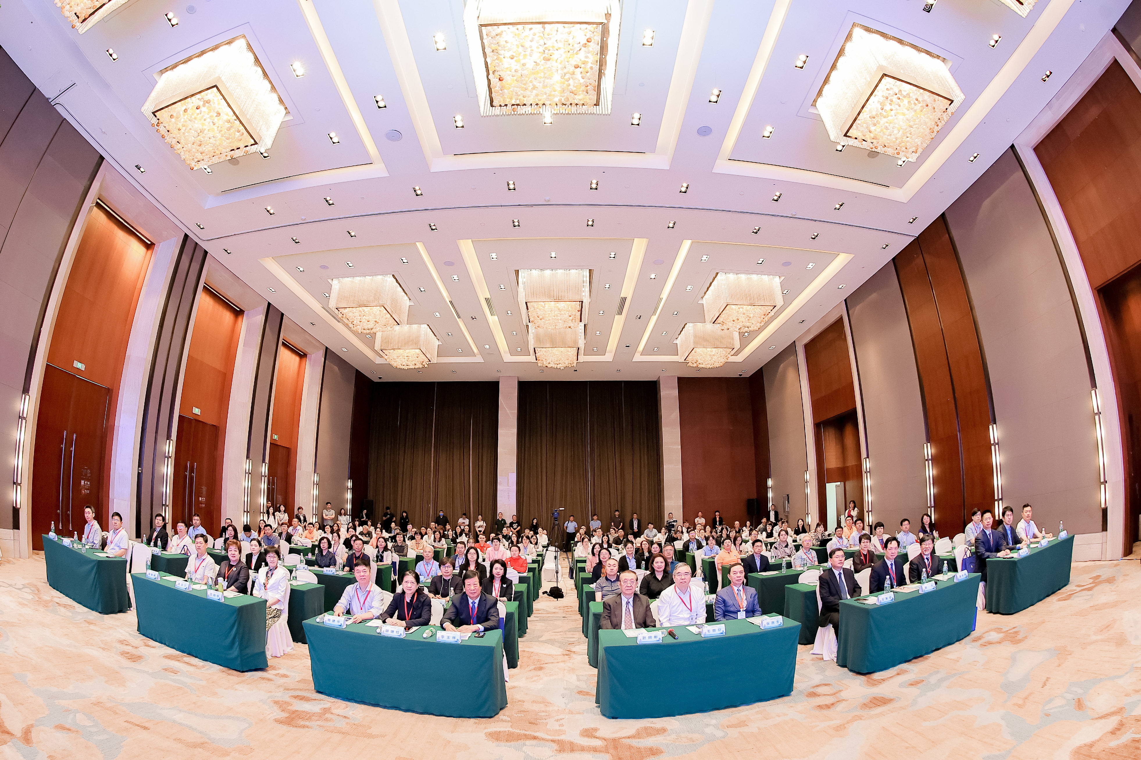 2大会合影2.jpg