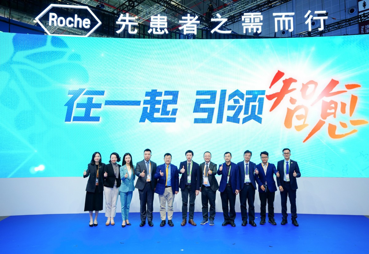 1730878361360772.jpg 合影_副本.jpg