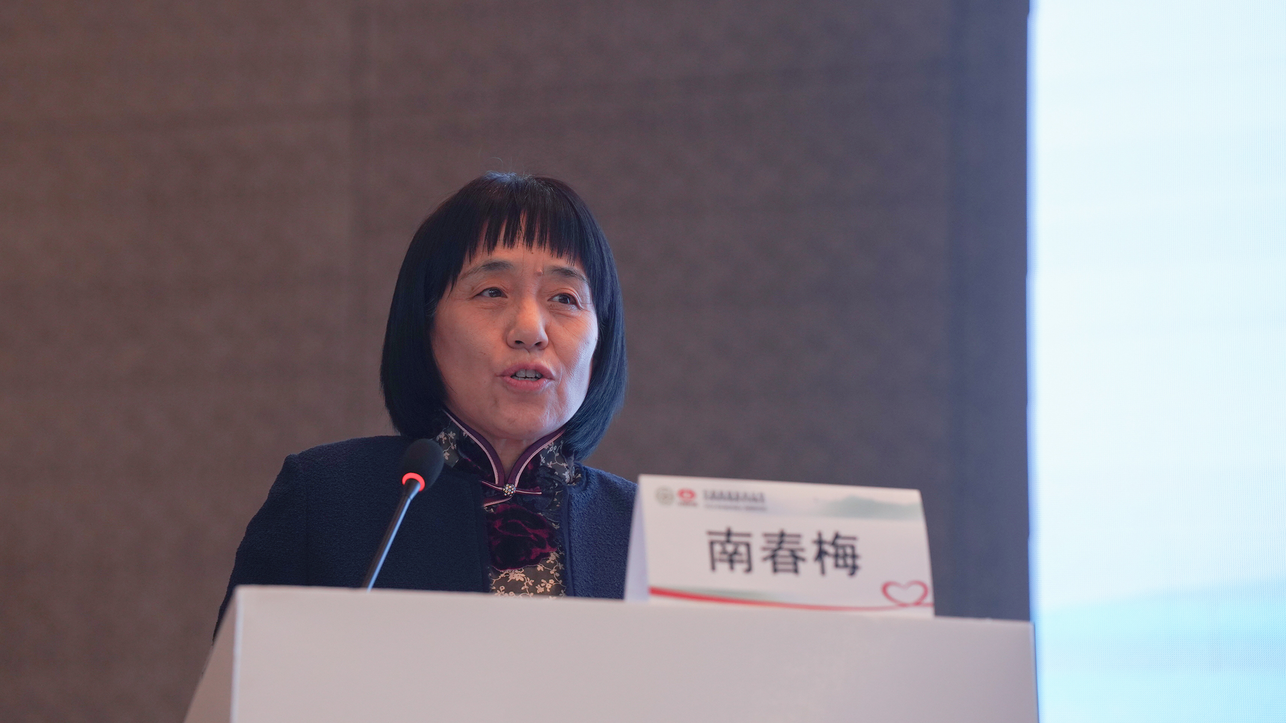 南春梅.jpg