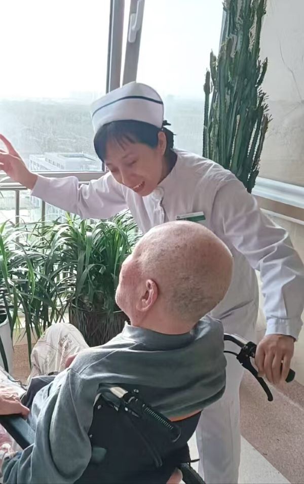 晋中市第一人民医院全科医疗科护士长李燕_proc.jpg