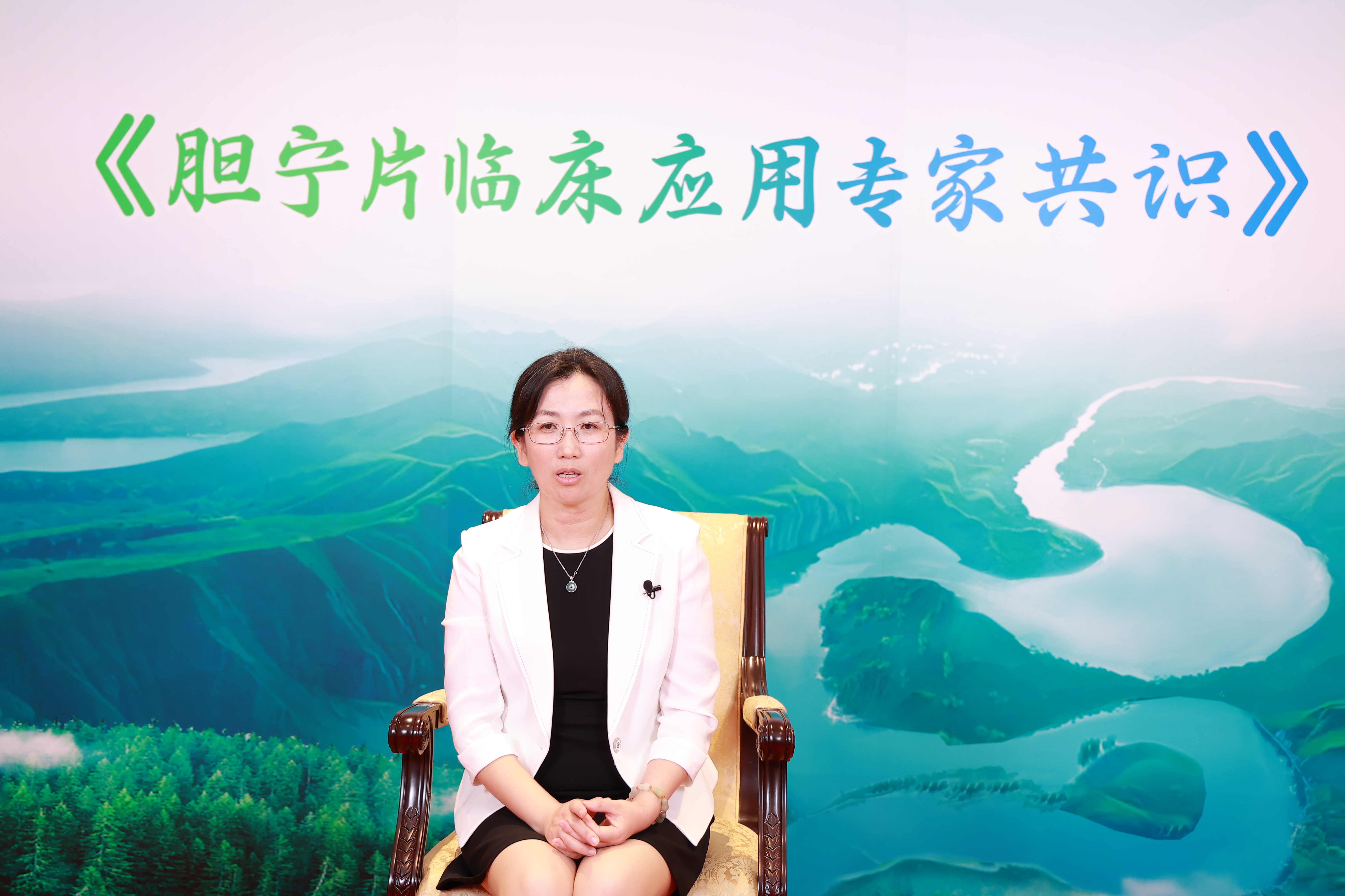 张玲.jpg