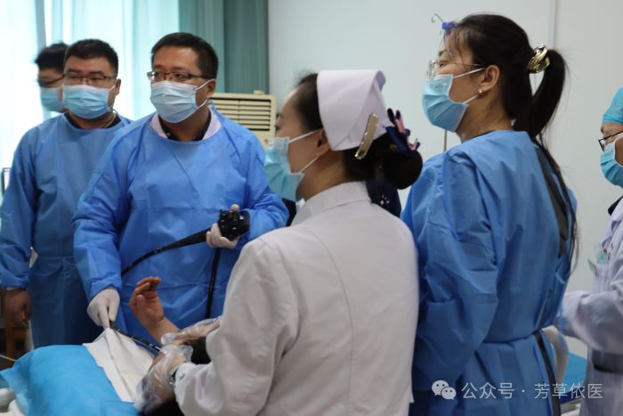 王志峰副主任医师开展六师医院首例放大胃镜检查。_proc.jpg